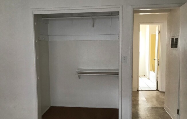 2 beds, 1 bath, $4,000, Unit A