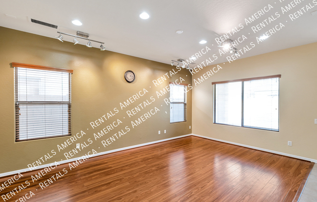 15813 N DANTE DR