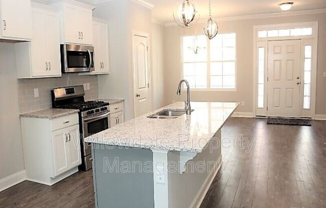 904 LAUREL GATE DR