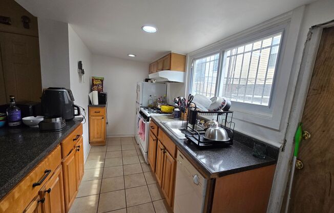 LOVELY 2 BEDROOM BREWERY TOWN HOUSE AVAILABLE JULY 10