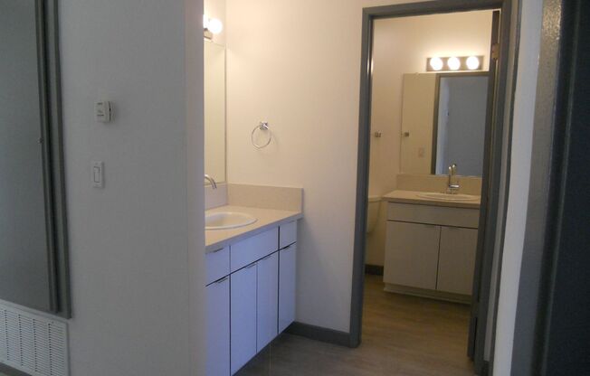 2 beds, 1 bath, 900 sqft, $3,115, Unit C203