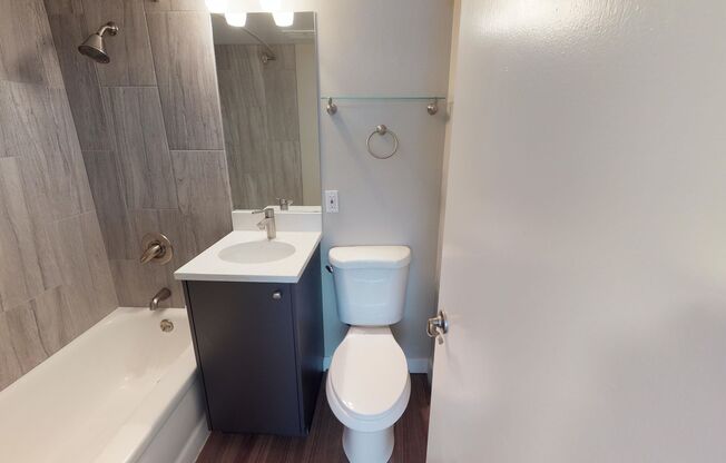 Studio, 1 bath, 355 sqft, $1,350, Unit 405