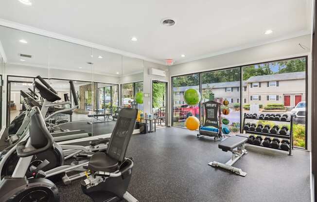 the gym at the landing at pullman apartments in pullman