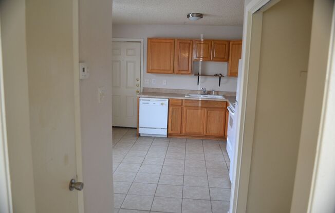 2 beds, 1 bath, 810 sqft, $725, Unit 3907 Zephyr Road #1