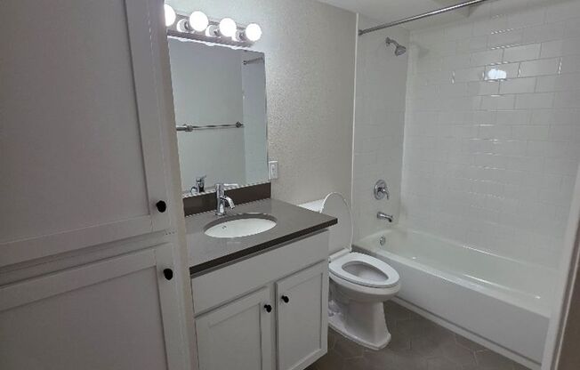 1 bed, 1 bath, 700 sqft, $1,305, Unit LAW11-119