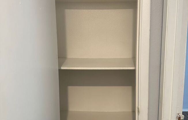 2 beds, 1.5 baths, 992 sqft, $780, Unit 233E