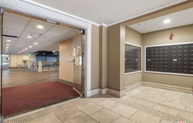2 beds, 1 bath, 979 sqft, $2,850, Unit 122