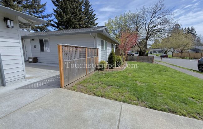 119 SE SWEETBRIAR LN