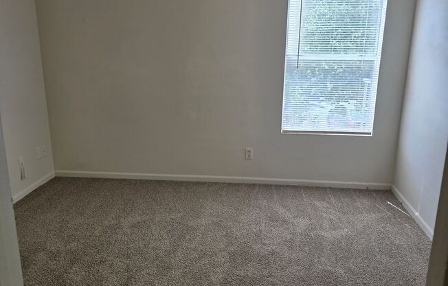 1 bed, 1 bath, 696 sqft, $825, Unit PG 1021