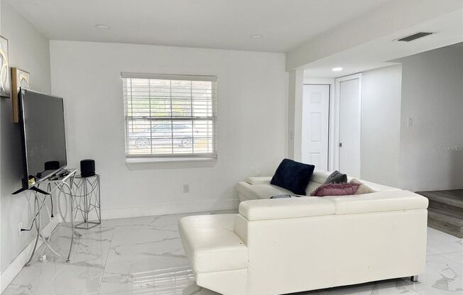 5118 Tennis Court, Tampa, Fl 33617