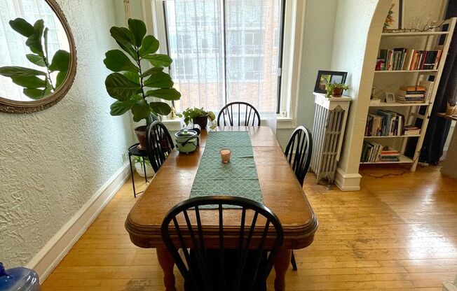 1 bed, 1 bath, $1,095, Unit 301