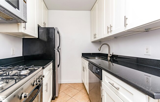 1 bed, 1 bath, $5,500, Unit 14L