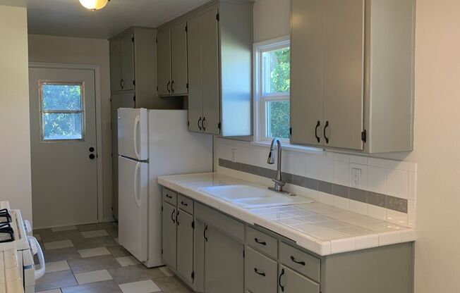 1 bed, 1 bath, $2,495, Unit 317 Walnut Dr