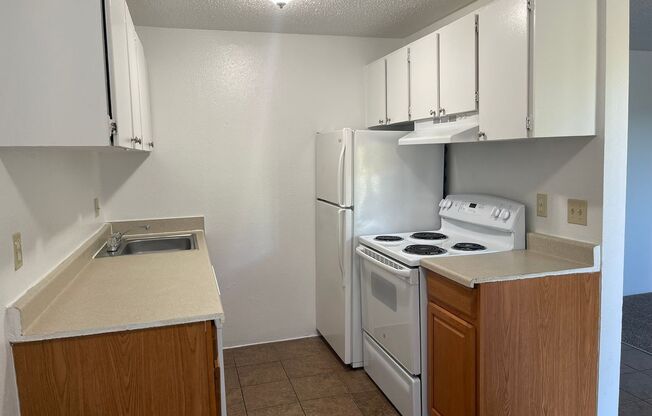 2 beds, 1 bath, 850 sqft, $1,749, Unit B-24