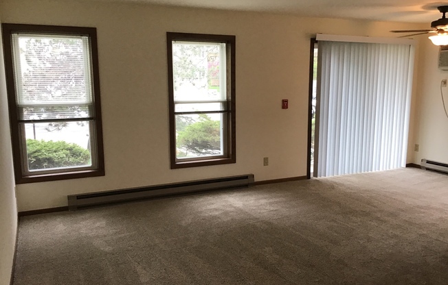 2 beds, 1 bath, 950 sqft, $1,750, Unit 7601RA