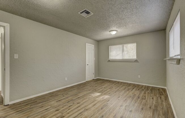 3 beds, 1 bath, $1,275