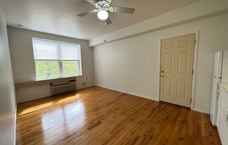 1 bed, 1 bath, 400 sqft, $1,350, Unit 5959-211