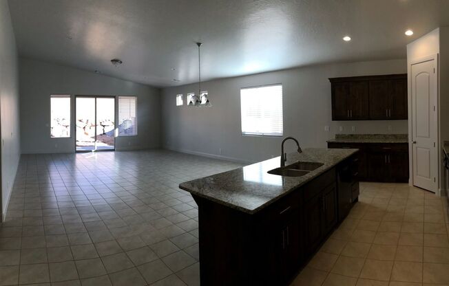 Beautiful like new home, 3 bedroom and 3 bathrooms!