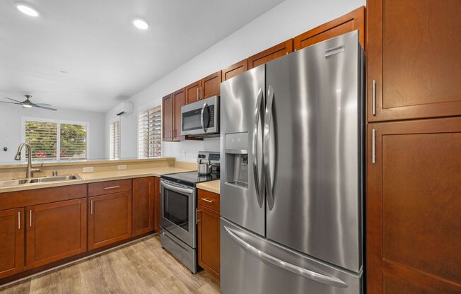 Flexible 6-Month Lease--Solar-Powered Wailuku Home with Ocean views, Fruit Trees, Split AC & Dog-Friendly!