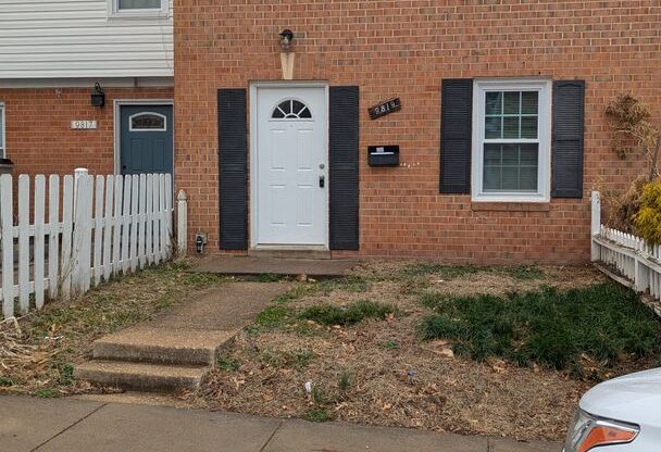 Charming 3 Bed And 1.5 Bath Townhome In Georgetown South