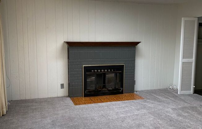 3 bed House with bonus room available. Pets Welcome!