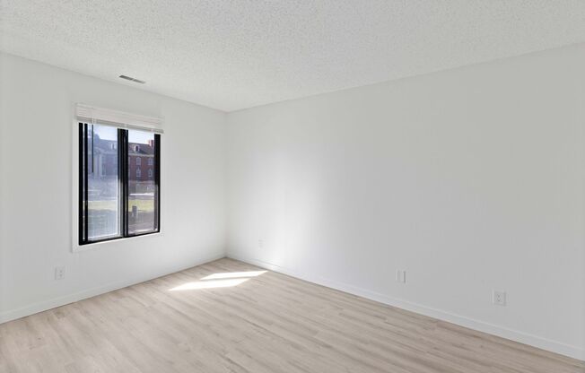 1 bed, 1 bath, 700 sqft, $807, Unit 5345-304