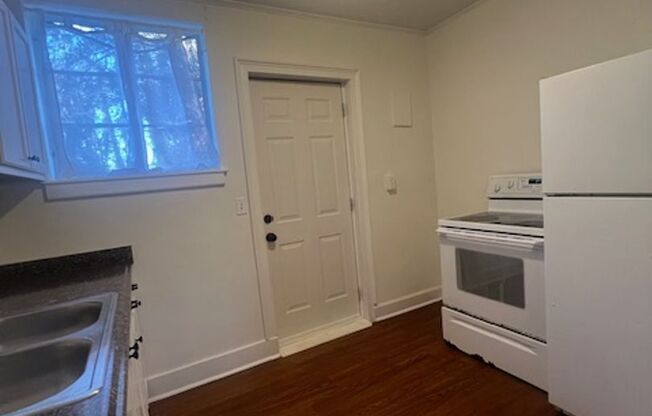 Beautiful 2 Bedroom 1 Bathroom Home