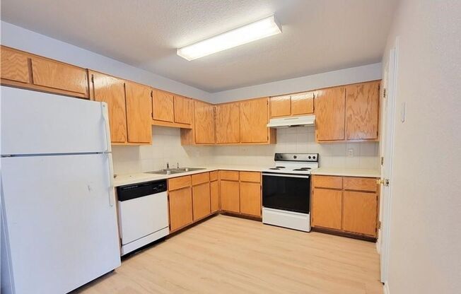 3 beds, 2 baths, $1,200, Unit Unit A