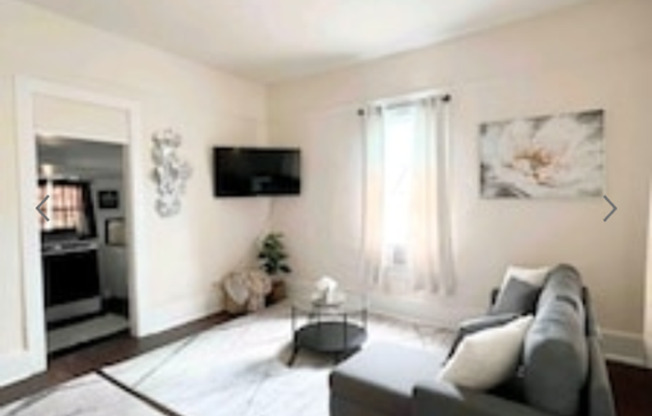 2 beds, 1 bath, $1,300