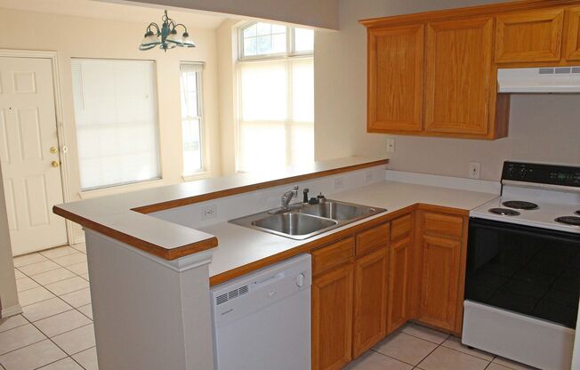 Great 3 Bdrm 2 Bath 1/2 Duplex in Denton Tx