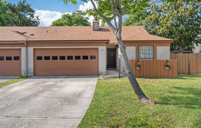 Stunning Townhouse AVALIABLE