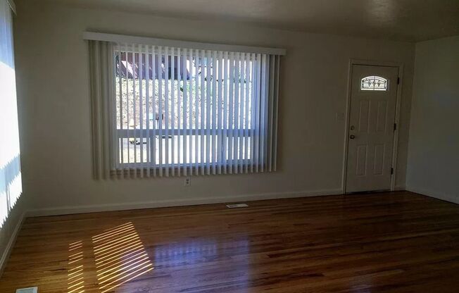 2 beds, 1 bath, 1,000 sqft, $1,600