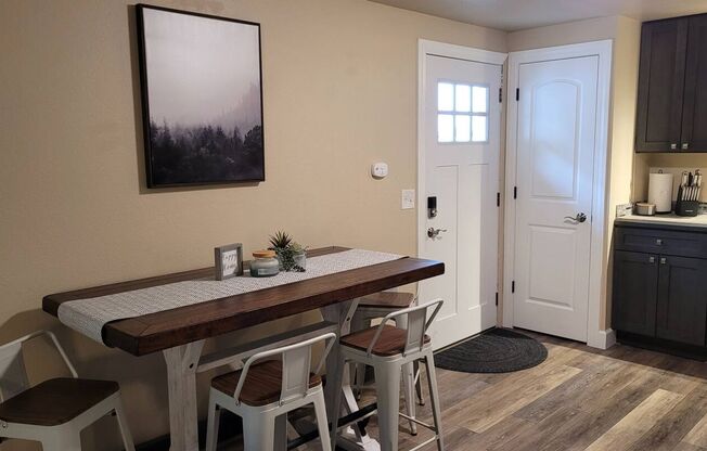 2 beds, 1 bath, $2,200, Unit Airbnb