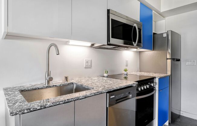 Studio, 1 bath, 450 sqft, $1,900, Unit 216