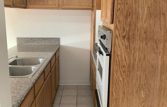 1 bed, 1 bath, $1,600, Unit 15