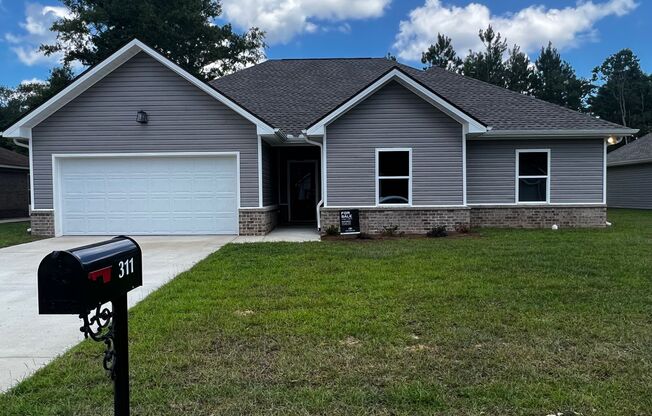Home for Rent in Bay Minette, AL!! Move in special $500 off first month's rent *** Must sign lease by May 31st, 2024.  Available to View Now!!!