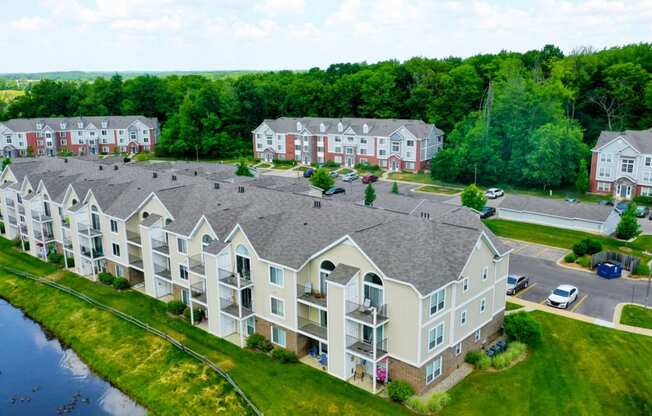 Wooded Community with Ponds at Trillium Pointe Apartment Homes, Jackson, MI