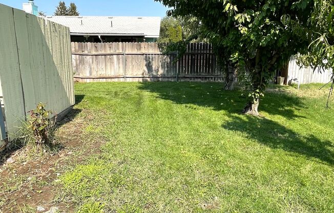 Adorable Remodeled 3 Bedroom Unit Centrally Located in Kennewick!!!