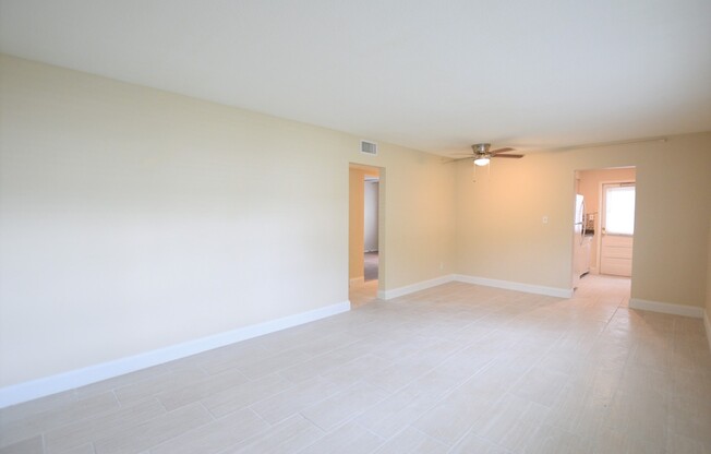 2 beds, 1 bath, 900 sqft, $1,375, Unit 10
