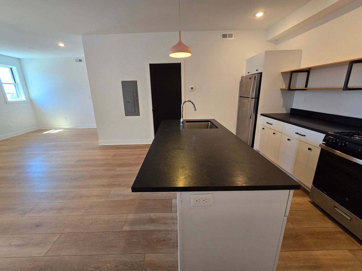 Modern Large 1 BED 1.5 BATH in Port Richmond!