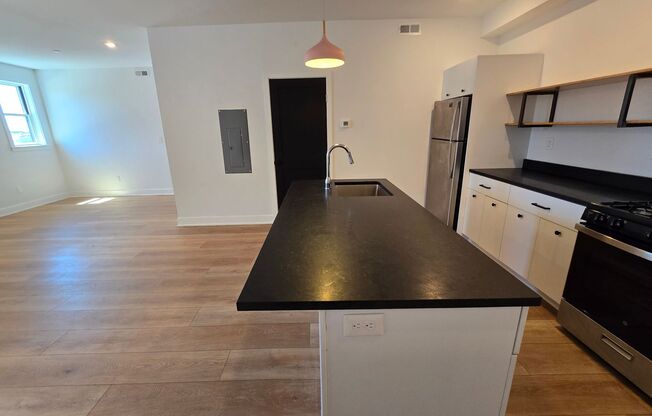 Modern Large 1 BED 1.5 BATH in Port Richmond!