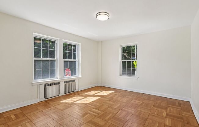 2 beds, 1 bath, 975 sqft, $1,900, Unit Royal York 102