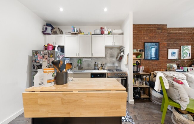 241 E 73 ST