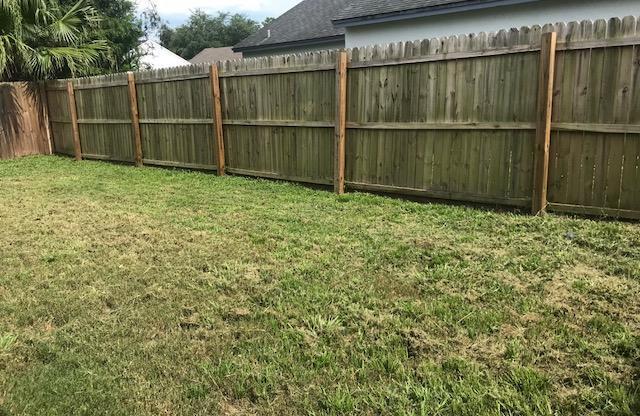 Cozy 3/2 Fenced Home on a Corner Lot