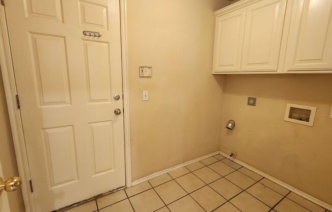 3 beds, 2 baths, $1,600