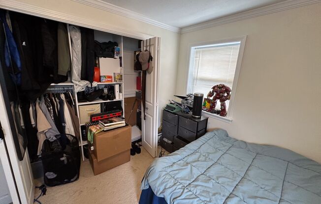 2 beds, 1 bath, $3,000, Unit 5