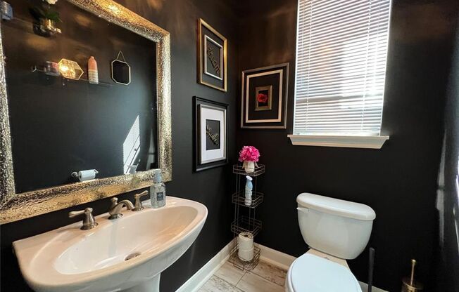 Stunning Townhome Near Medical Center!