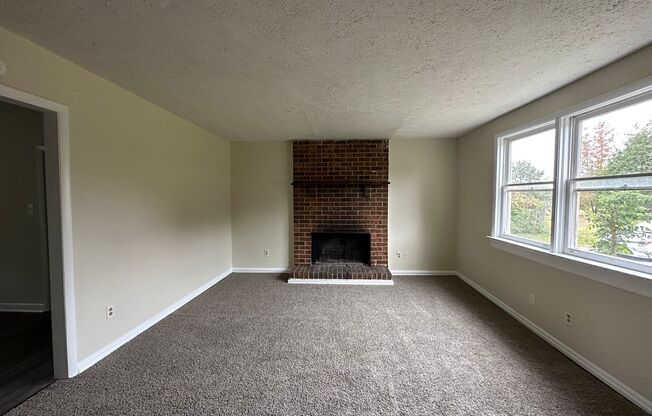 Pet friend home for rent near Rural Kin & Dover Crossing!