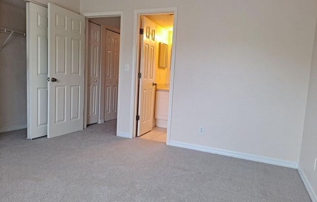 2 beds, 2 baths, $1,200, Unit Bldg 17 Unit E-2