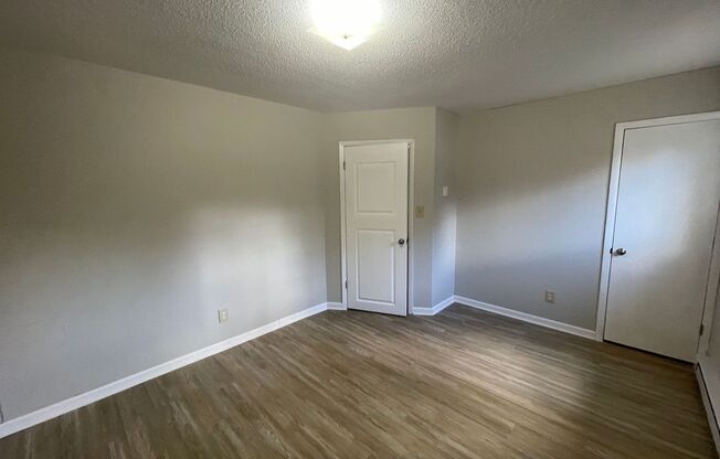 3 beds, 1 bath, $895, Unit McBrayer Street Towns Unit 35